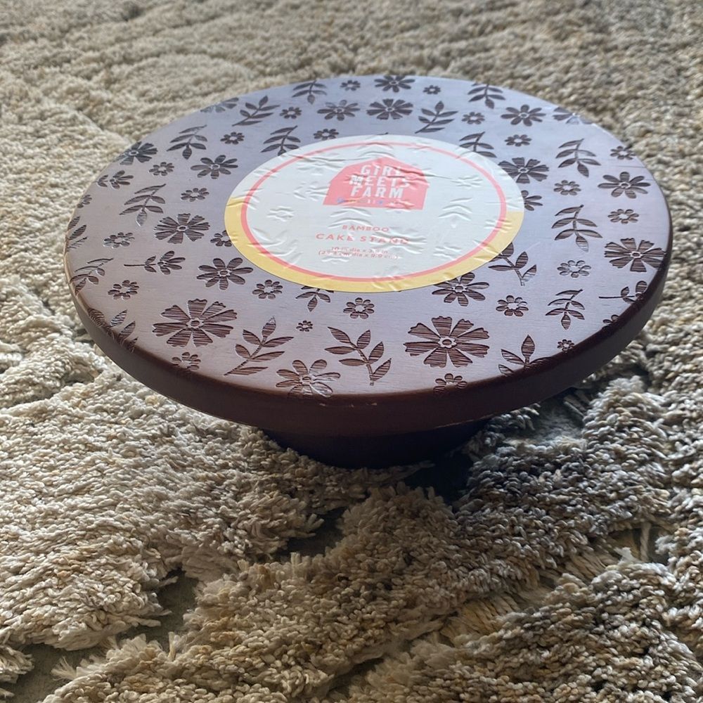 Girl Meets Farm NWT 10” Diameter Wooden Cake Stand. Pretty Engraved Flowers